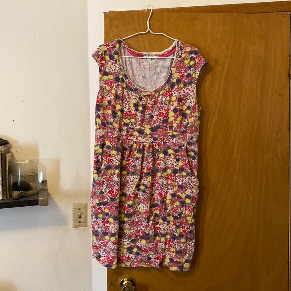 Cute Boden floral print dress with pockets